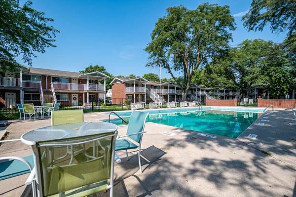 FLEXIBLE MOVE IN DATE! 1BR Condo @ River Ridge Place-Free Parking!