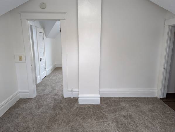 2 BEDROOM UPPER-FLOOR APT. IN LAKESIDE