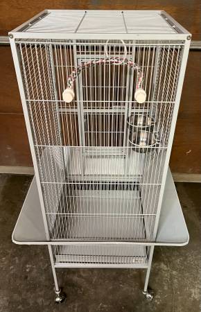 very nice Prevue Hendryx tall birdcage