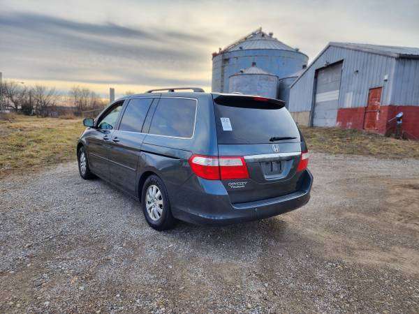 2006 Honda Odyssey mini van with tv