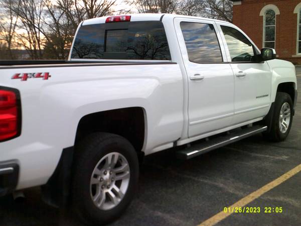 2018 CHEVY SILVERADO 1500 4WD CREW CAB -26K MILES-ALL STAR-LIKE NEW-