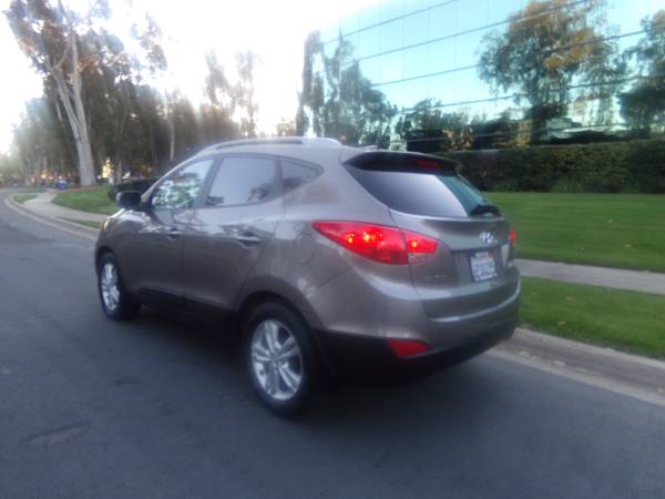 2011 HYUNDAI TUCSON GLS SPORT—–DEALER SPECIAL——-GREAT ECONOMY-