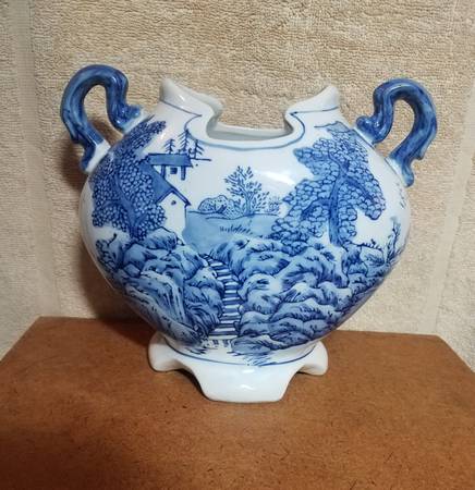 Oriental blue and white ceramic 5 item collection