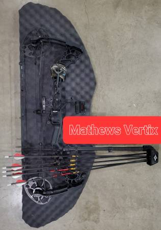 *(ARCHERY)* *(COMPOUND BOW)* Mathews Vertix with Accessories