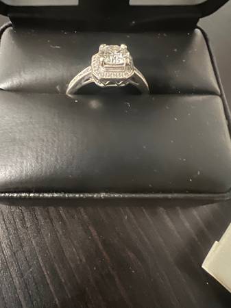 14 karat white gold diamond engagement ring