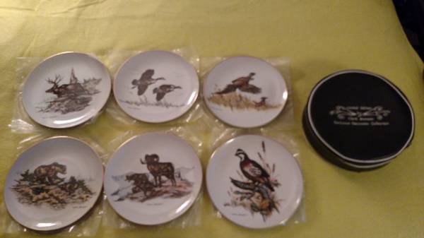 Set of 6 collectible Wildlife Plates with Case Clark Bronson MINT