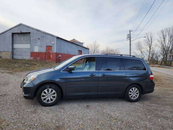 2006 Honda Odyssey mini van with tv