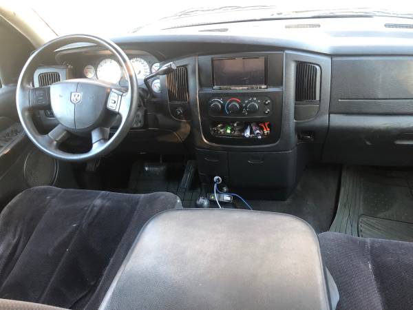 2004 Dodge Ram 2500 4×4 utility truck