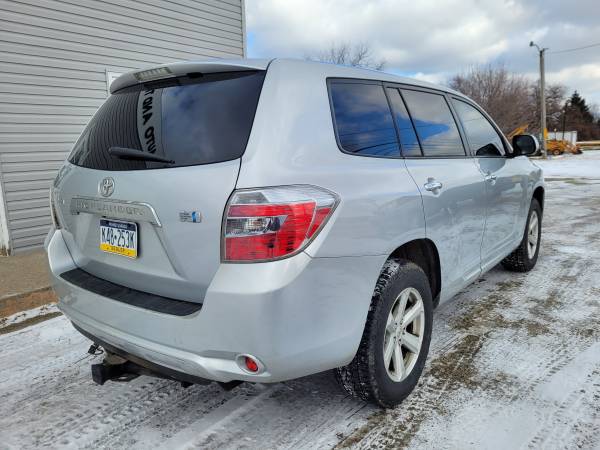 HALF-PRICE–2008 TOYOTA HIGHLANDER HYBRID-4X4–EXCELLENT–WARRANTY INC