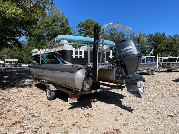 2017 Qwest 820 LS pontoon