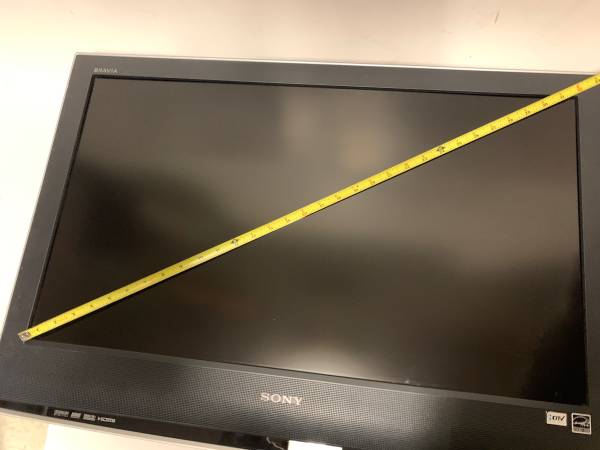 Sony 32inch Lcd HD flatscreen Tv (NEEDS MOUNT)