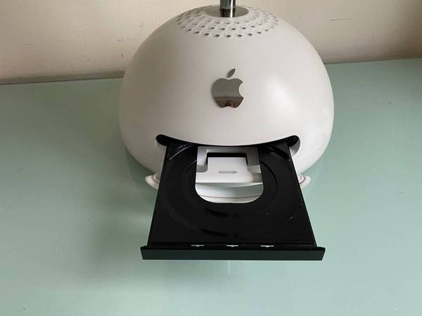 Apple iMac PowerMac G4 15″ Model M6498 EMC 1873 Vintage 2003