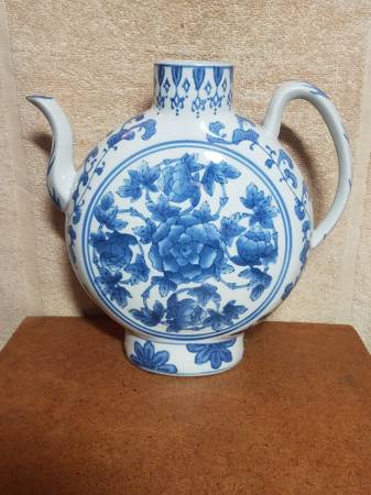 Oriental blue and white ceramic 5 item collection