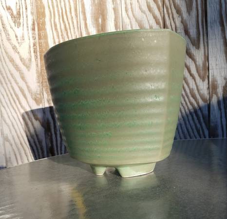 MUDHUT USA Ceramic Pottery…Large Triangular Planter