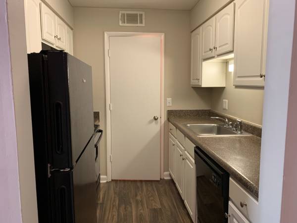 $200 PRICE DROP!! TWO BEDROOM APARTMENT- IMMEDIATE MOVE IN