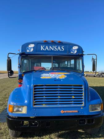 KU tailgate/party bus legendary 7.3 diesel automatic transmission FUN