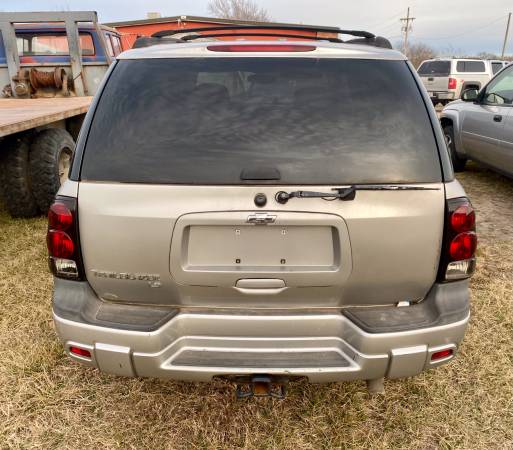 Two 05 Chevy Trailblazer part outs