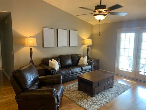 Furnished Condo Close to Dining and Shopping! 75/night