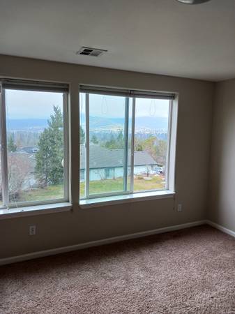 2304 SQ FT 5 BDRM 3 full bath. Amazing Views