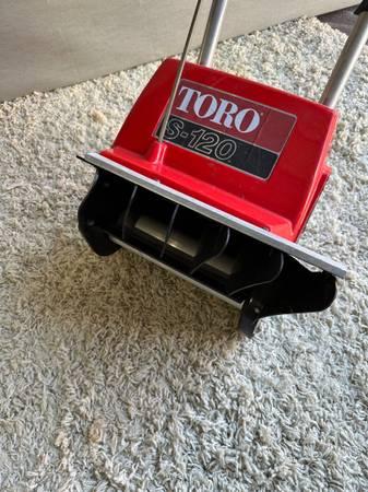 Toro s-120 electric snow thrower like new and works well for small job