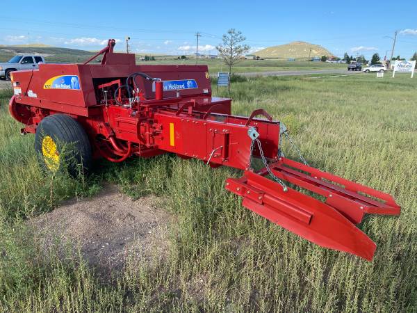 2016 New Holland BC5070 hay baler