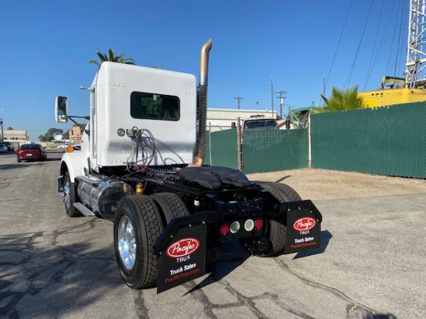 2009 KENWORTH T800 SINGLE AXLE TRUCK