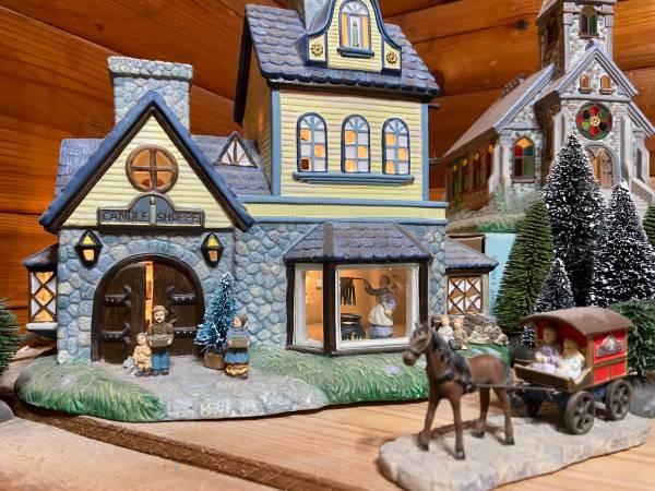 Old World village T-lite house set