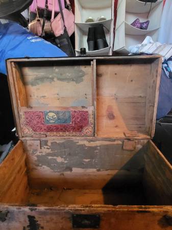 antique 1800 Victorian dome chest