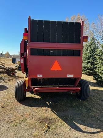 NEW HOLLAND 2013 BR7090 ROUND BALER