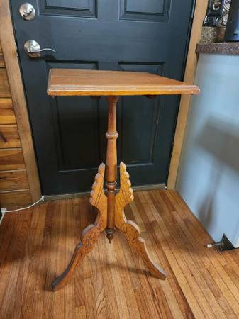 Solid wood end table / plant stand