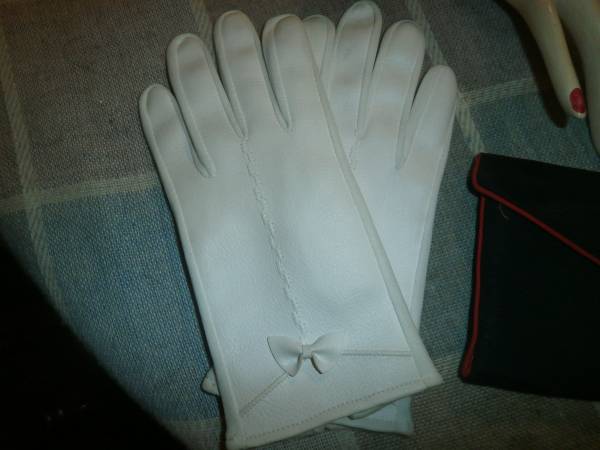 Vintage gloves and cotten purse black circa 1940’s