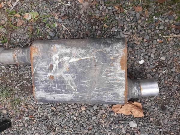 Used 2.25″ Flowmaster muffler