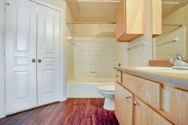 Hardwood Floors in Kitchen, Ceiling Fans, Business Center