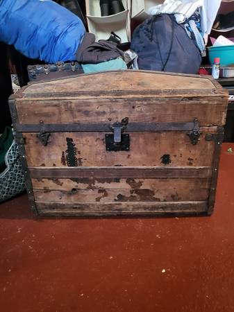 antique 1800 Victorian dome chest