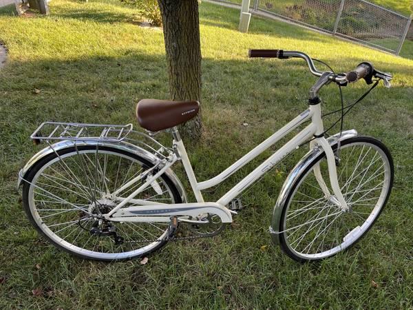 Schwinn Women’s Gateway 16.5″ Hybrid Bike