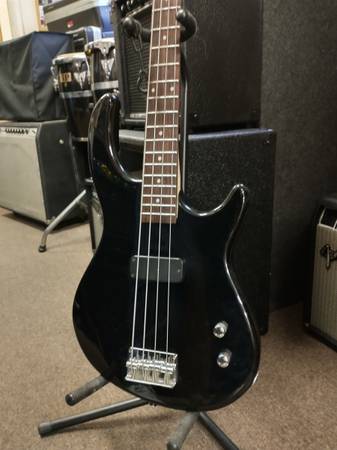 GREAT CONDITION DEAN EDGE 4-STRING BASS FOR SALE/TRADE