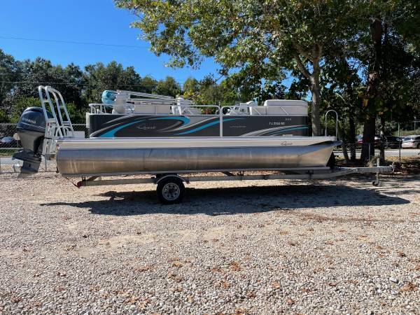 2017 Qwest 820 LS pontoon