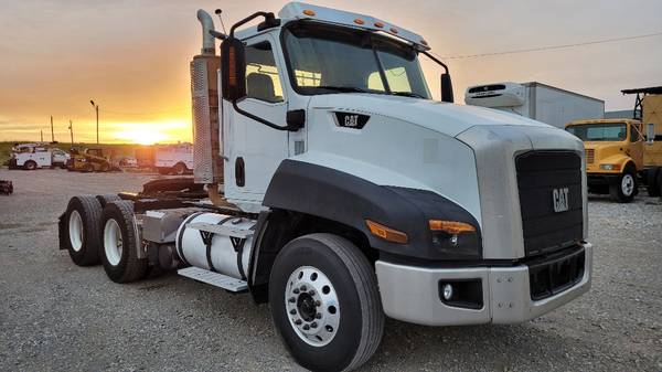 2012 Cat CT660 430hp Cat CT13 10spd Daycab Semi Truck Day Cab