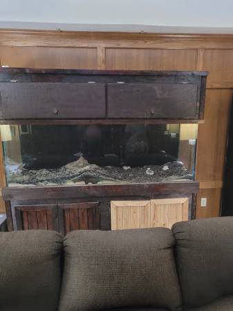 Selling complete 150 gallon fish tank