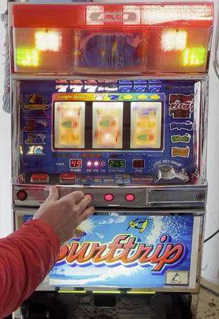 QUARTER / TOKEN SURF TRIP SLOT MACHINE, MANUAL