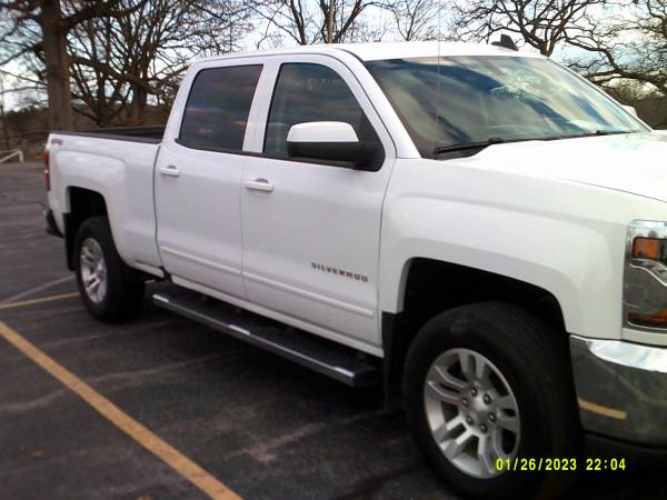 2018 CHEVY SILVERADO 1500 4WD CREW CAB -26K MILES-ALL STAR-LIKE NEW-