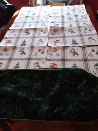 Holiday Cloth Placemats and Table Runner