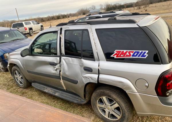 Two 05 Chevy Trailblazer part outs