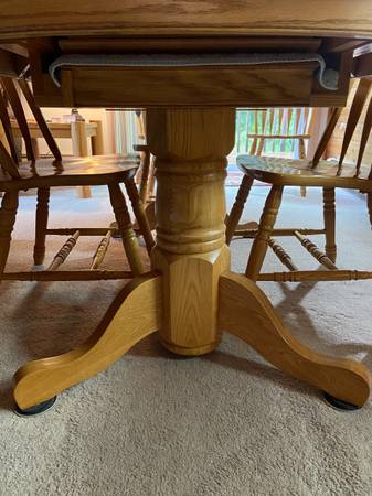 Solid Oak Dining table & 6 Chairs