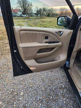 2006 Honda Odyssey mini van with tv