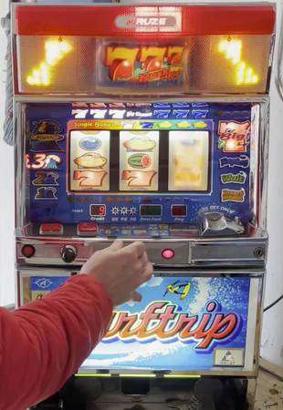 QUARTER / TOKEN SURF TRIP SLOT MACHINE, MANUAL