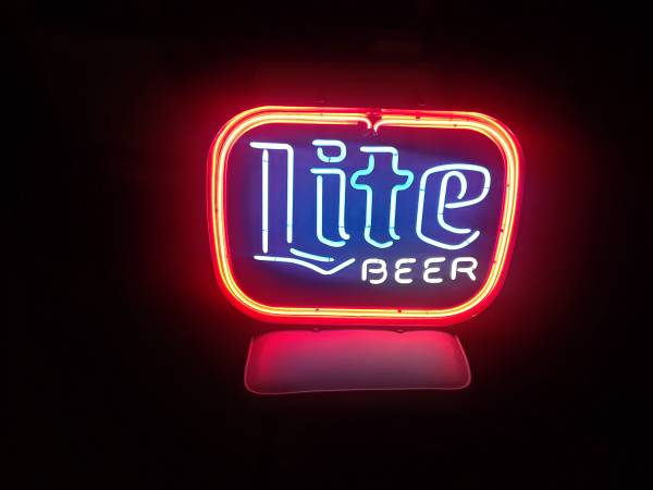 BEER SIGNS,CLOCKS ,NEONS