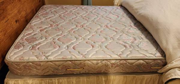 Full size Mattress and box spring Posturpedic (No frame available)