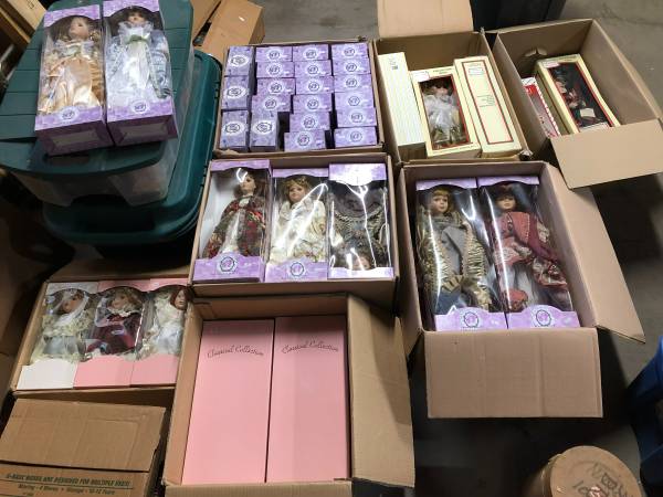 (59) NIB Porcelain Dolls