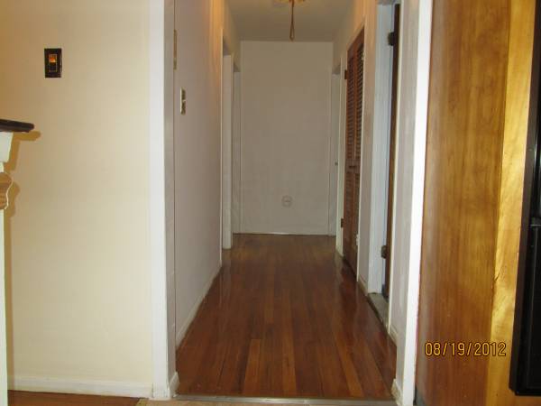 Large 2 bedrooms apt,quiet area,utilites included!